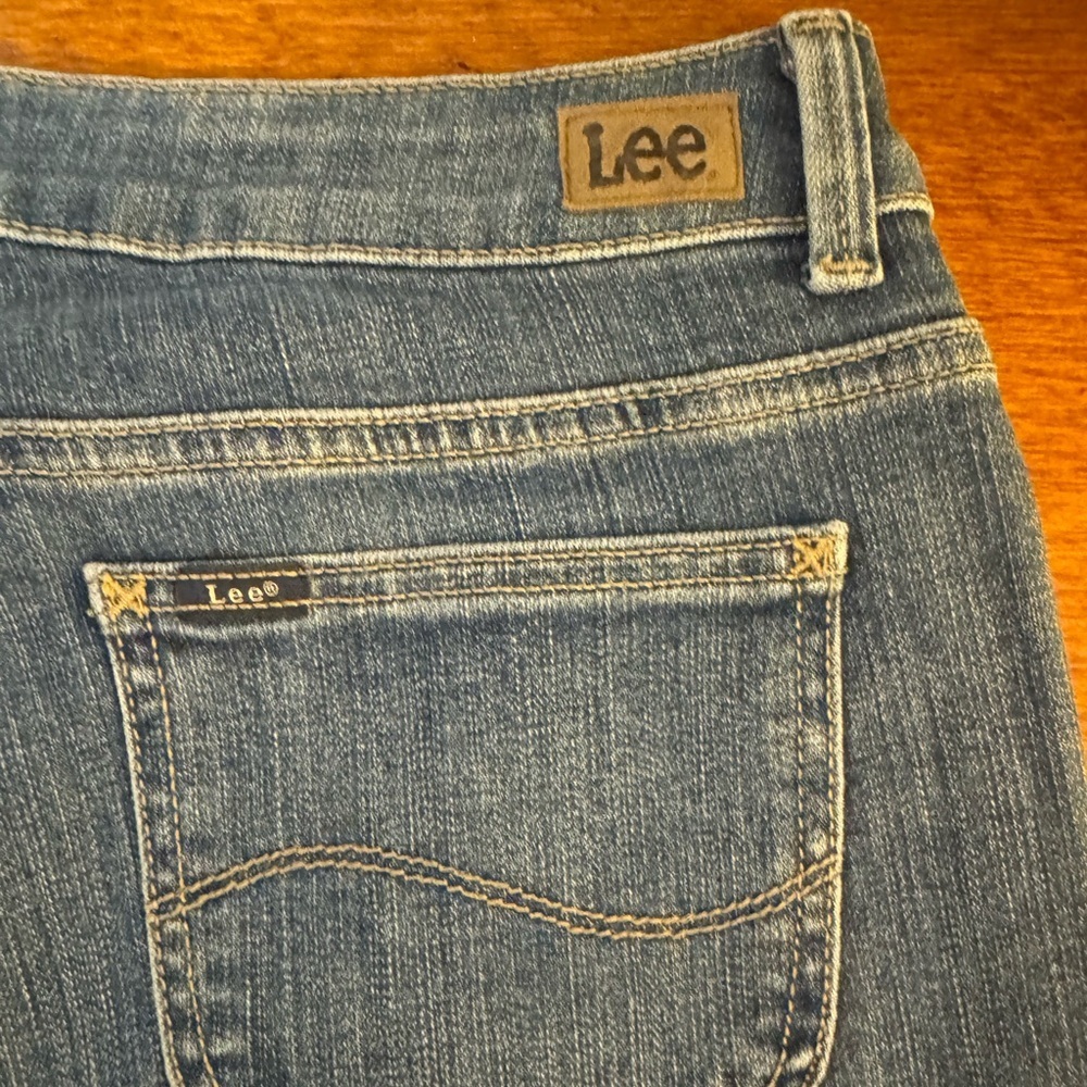 Lee Size 8P Dark Wash Regular Fit Straight Leg Mid-Rise Jeans w/29" Inseam - EUC - Picture 5 of 5
